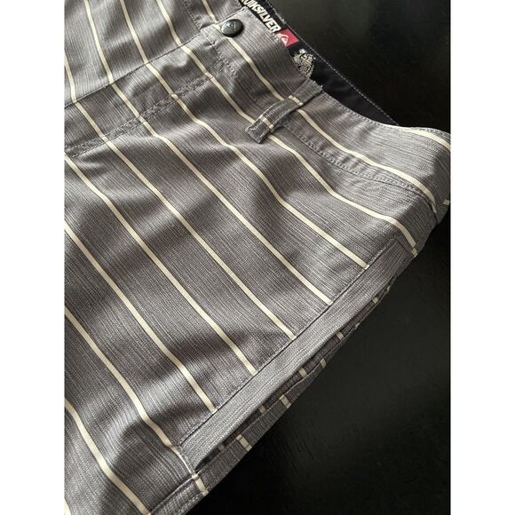 QUIKSILVER Amphibians Grey/White Stripe 21” Boardshorts Mens sz 30 - Picture 2 of 7